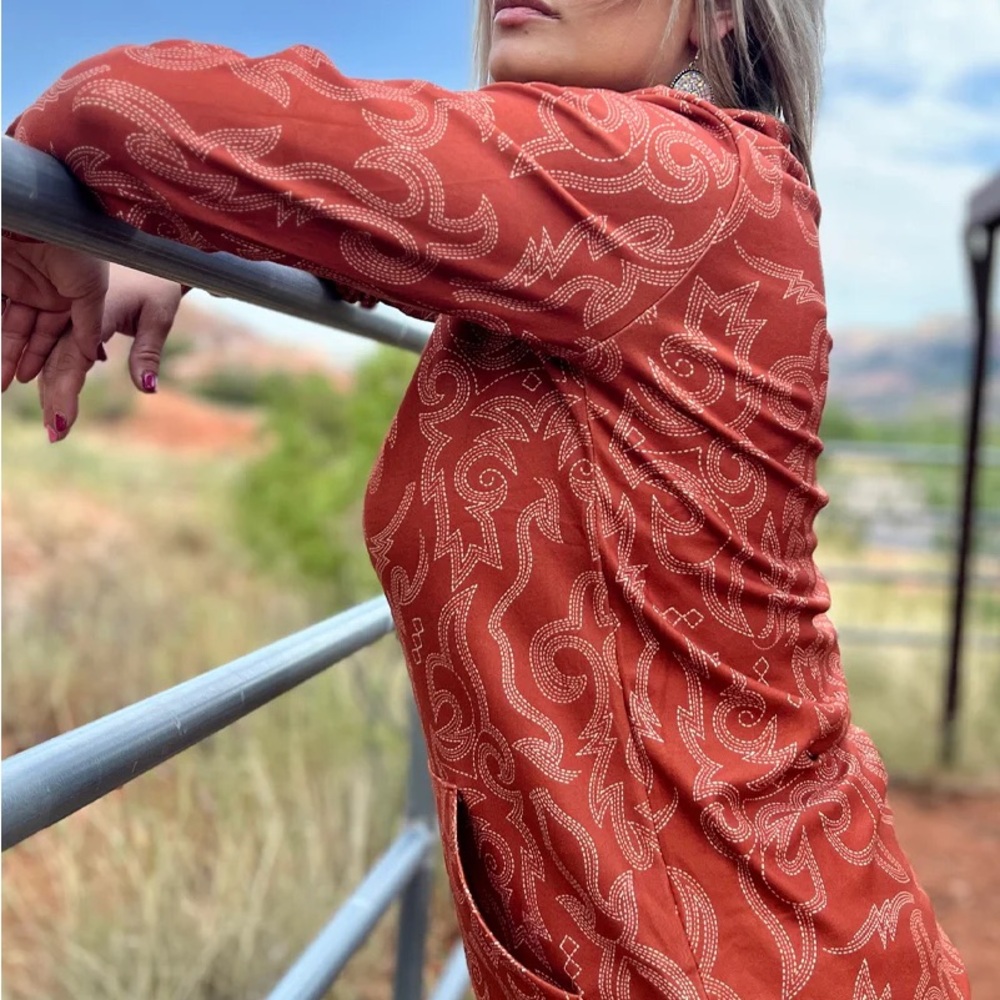 Women's Rust Patterned Pullover - Picture 3 of 5